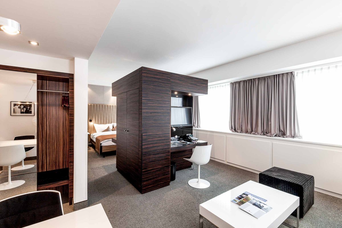 suite 1 8