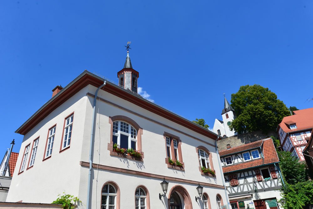 Marktplatz und altes Rathaus