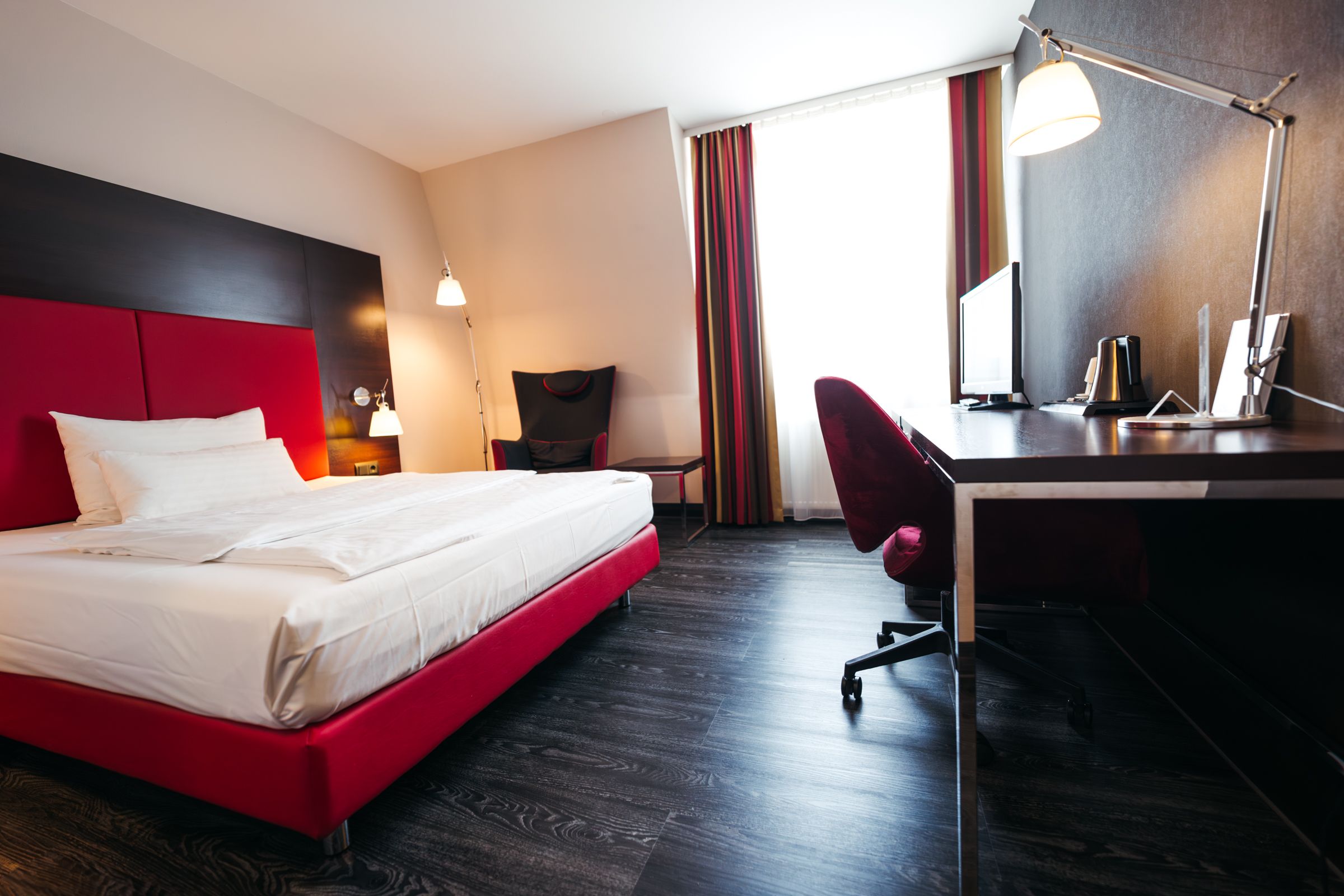 EZ KOM STAND Plaza Inn Hotelzimmerfotos 2400 x 1600 px Websiteformat 7